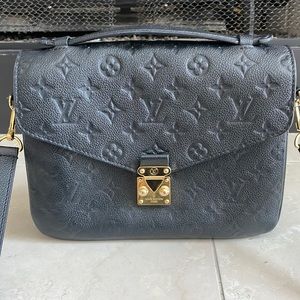 Authentic Louis Vuitton Pochette Metis